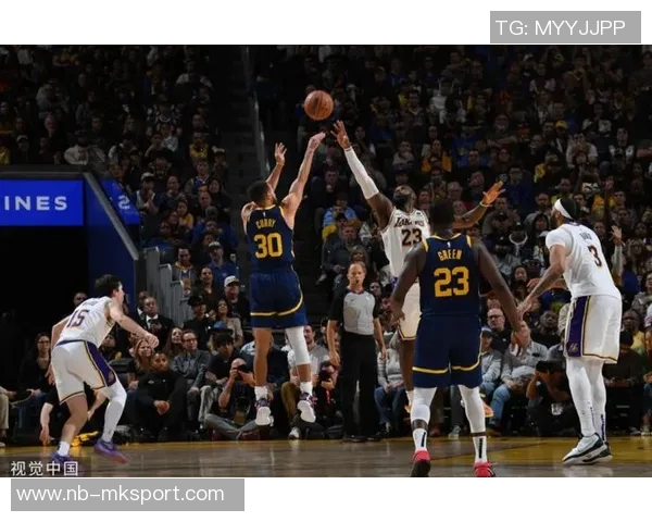 四人得分20展现团队篮球魅力库里期待继续打出精彩表现 四人得分20展现团队篮球魅力库里期待继续打出精彩表现