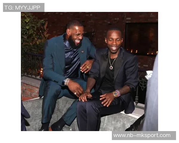 湖人快船球迷现场互动引发热议比卢普斯与FBI成焦点话题