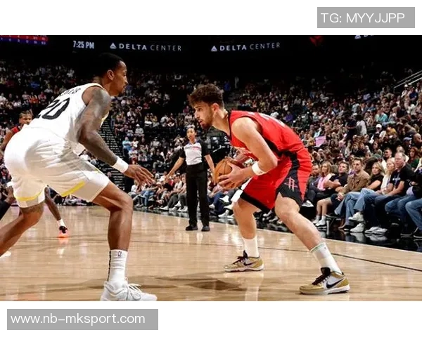 利桑德罗随队恢复有球训练预计10月底前重返赛场 利桑德罗随队恢复有球训练预计10月底前重返赛场